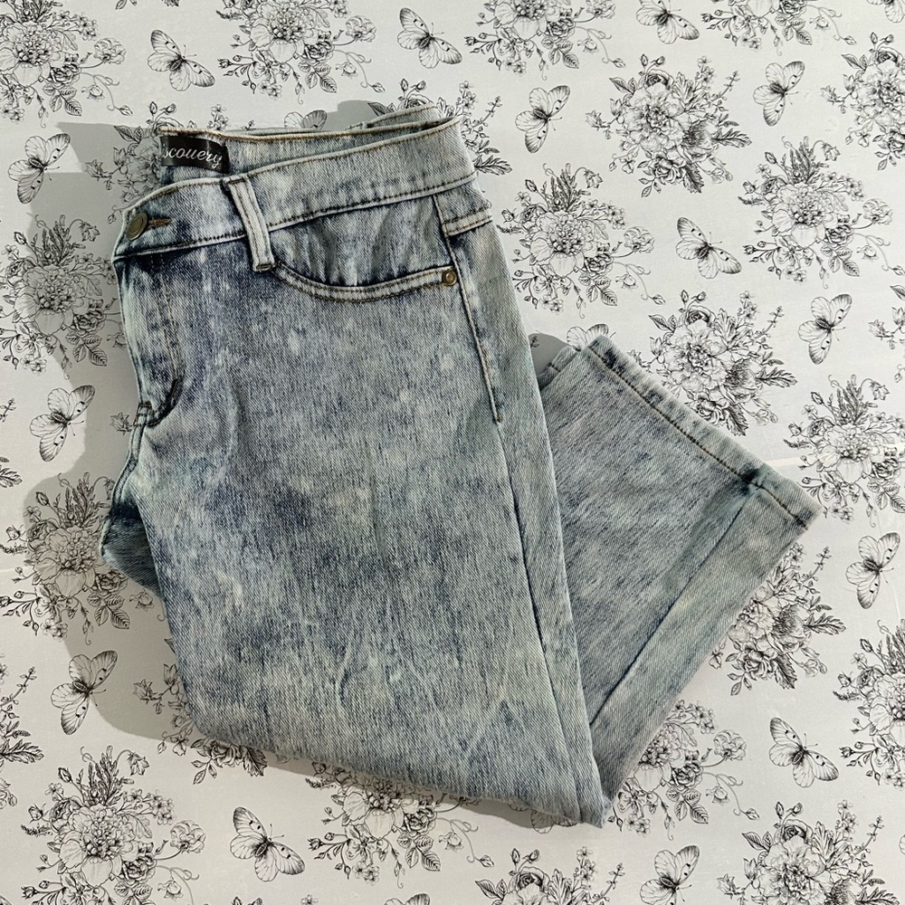 DISCOVERY Acid Washed Cropped Capri Pants Juniors Size Medium